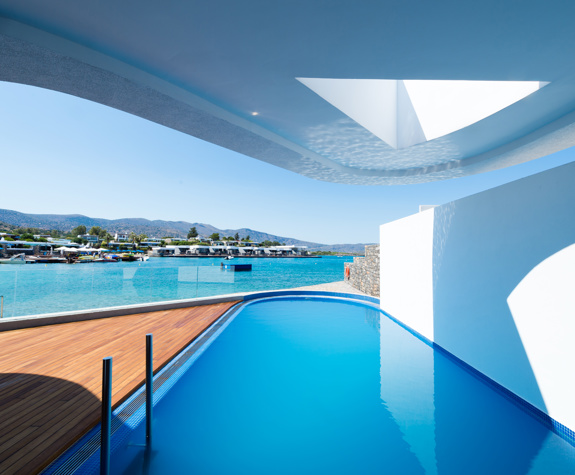 Three Bedrooms Premium Waterfront Villa Private Heated Pool9